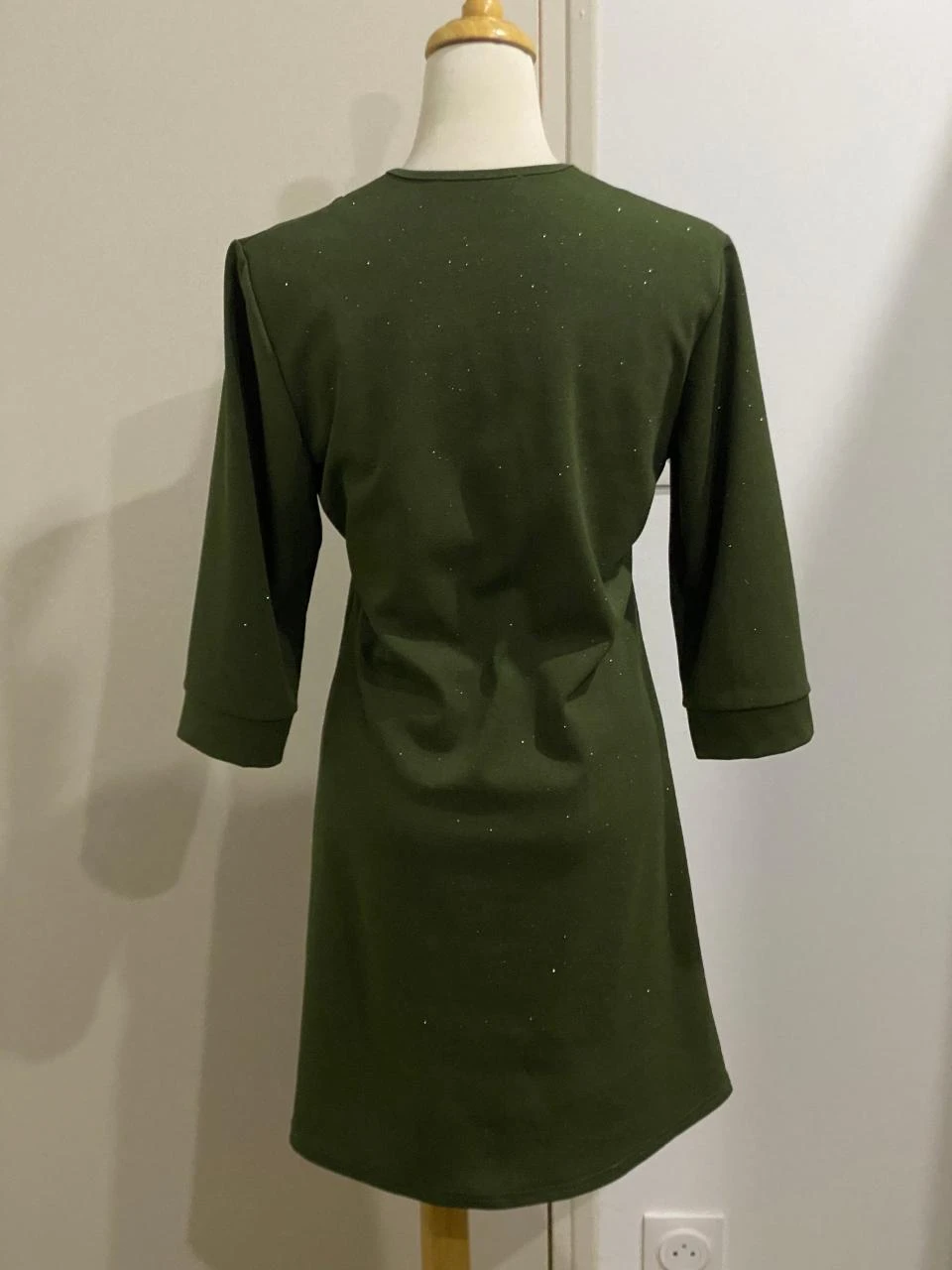 😈 Vestido verde con lentejuelas de manga 3/4 Quinze Heures Trente Paris Talla M – photo 3